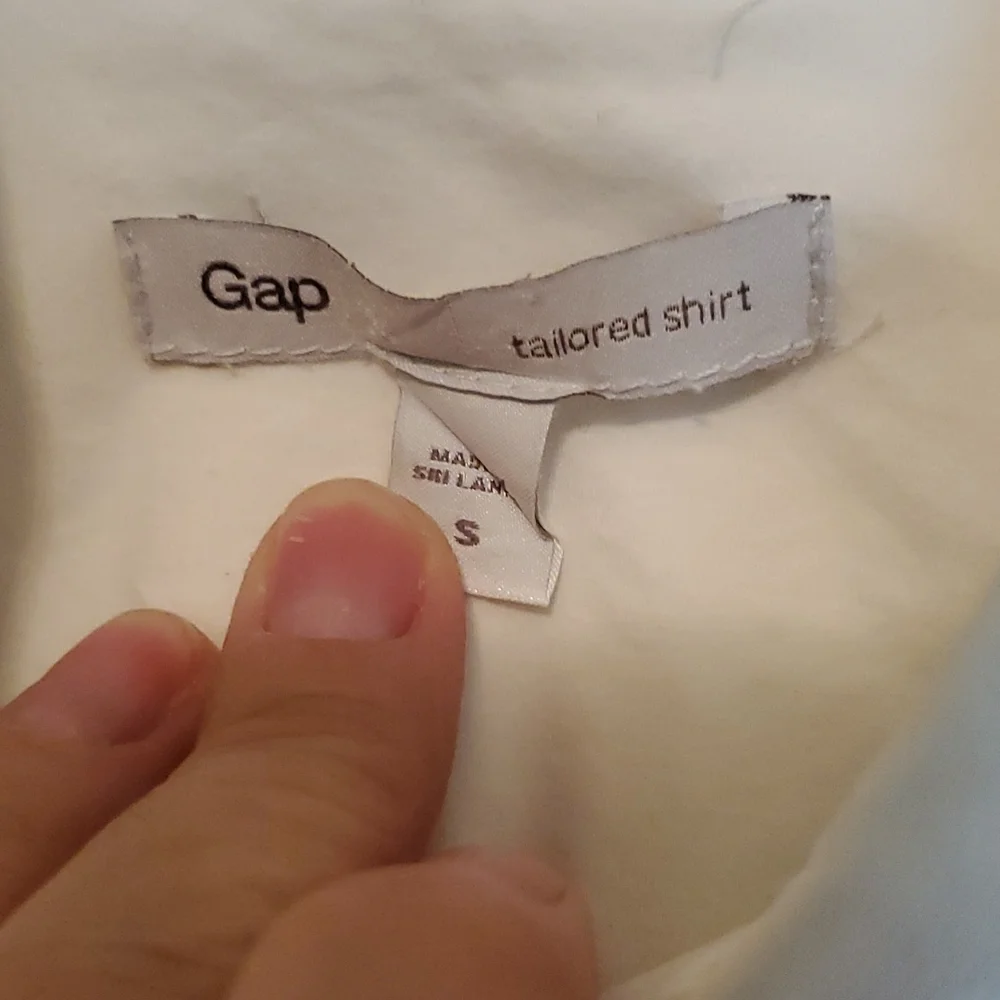 Gap basic white button down - Picture 2 of 3